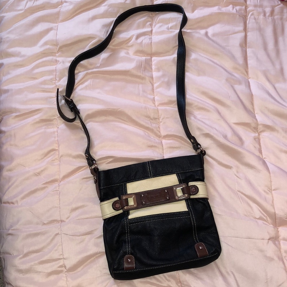 HP🎉❤️🎉Tignanello Zip Up Crossbody Bag